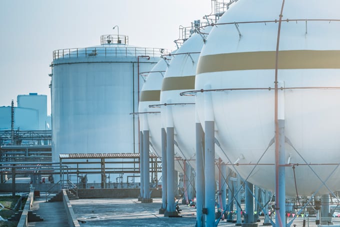 Stock image of gas storage facility representing Lacima's product offering of a solution to value and manage natural gas storage assets, optimise trading, structuring, and risk management.