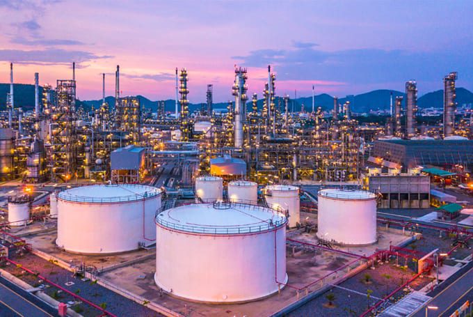 Stock photo of gas plant symbolising Lacima's efforts to optimise portfolios and manage risks in the natural gas market
