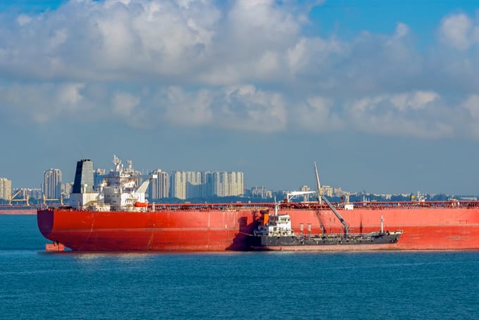 Oil tanker representing Lacima's work in the LNG markets, offering a complete solution for structuring and trading, to risk management of LNG portfolios.